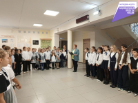 Новая учебная неделя началась в школах Хабаровского края с торжественных линеек, выноса государственного флага и исполнения гимна России