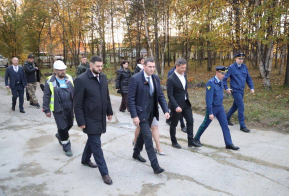 Дмитрий Демешин посетил социальные объекты в Охотском округе