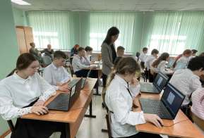 Школьников края научили защищаться от мобильных угроз