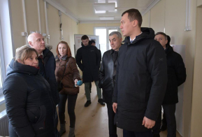 Михаил Дегтярев проверил ход строительства ФАПа из модульных конструкций в Пушкино