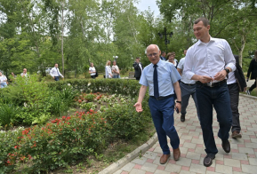 Губернатор Хабаровского края оценил благоустройство набережной в Амурске