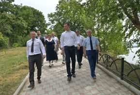 Губернатор Хабаровского края оценил благоустройство набережной в Амурске